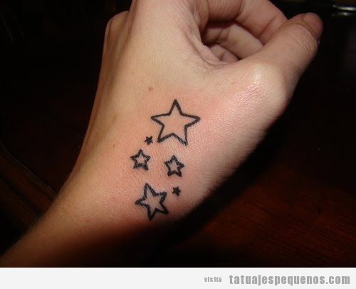 Una ristra de estrellas tatuada en tu mano