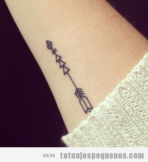 Tatuajes pequeños para chicos y chicas, flechas en el brazo