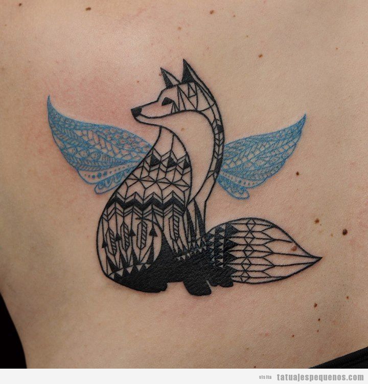 Tattoo pequeño original, zorro con alas, print geométrico