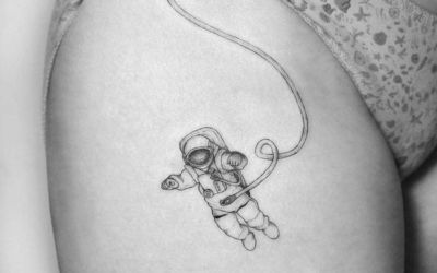 Tatuajes pequeños de astronautas para hombre y mujer