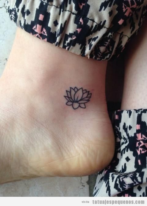 Tatuaje pequeño yoga flor de loto 2