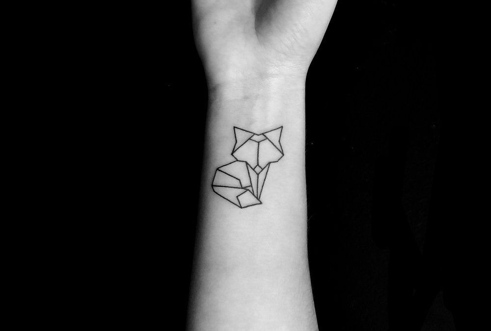 Tatuajes minimalistas y pequeños de tatuador Kevin del estudio Bang Bang Forever de NY
