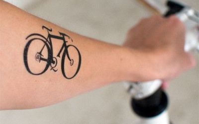 Tatuajes pequeños de bicicletas y cadenas para hombre y mujer