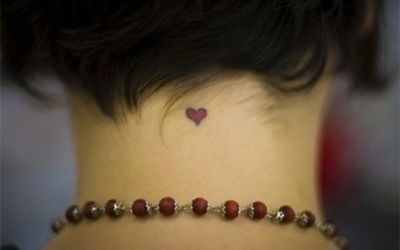 Tatuajes minis y pequeños de corazones para hombre, mujer y parejas