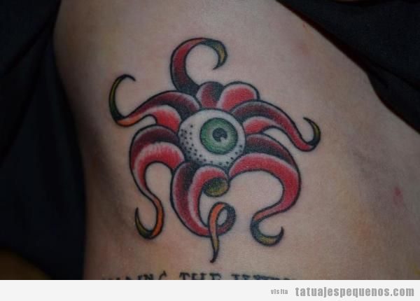 Tatuajes pequeños y espeluznantes o creepy, ojo y pulpos