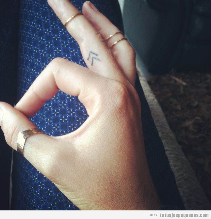 Tatuajes pequeños con significado en el dedo 2