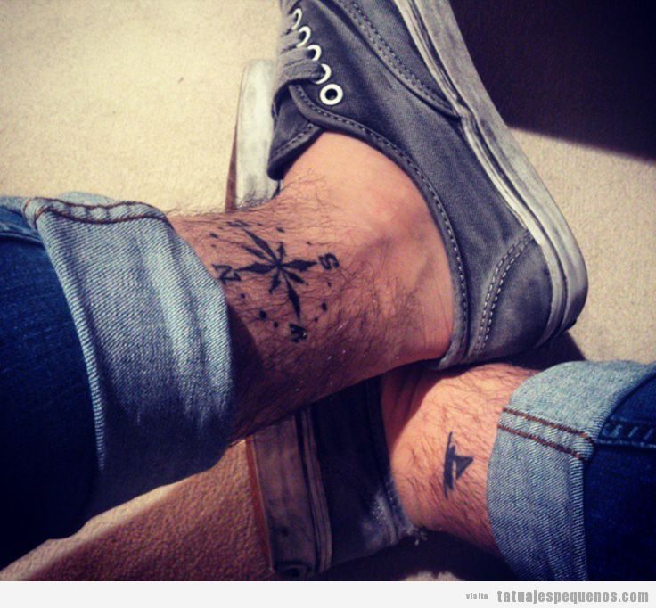 Tatuajes pequeños para hombres en la pierna en el tobillo 5