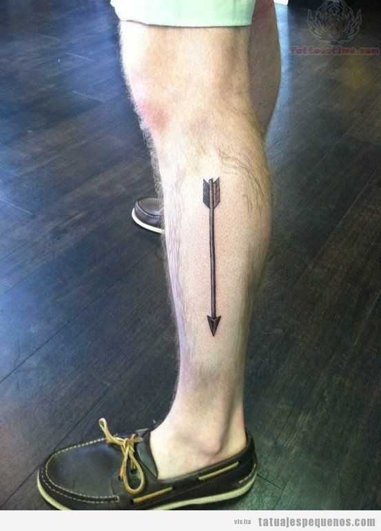 Tatuajes pequeños para hombres en la pierna