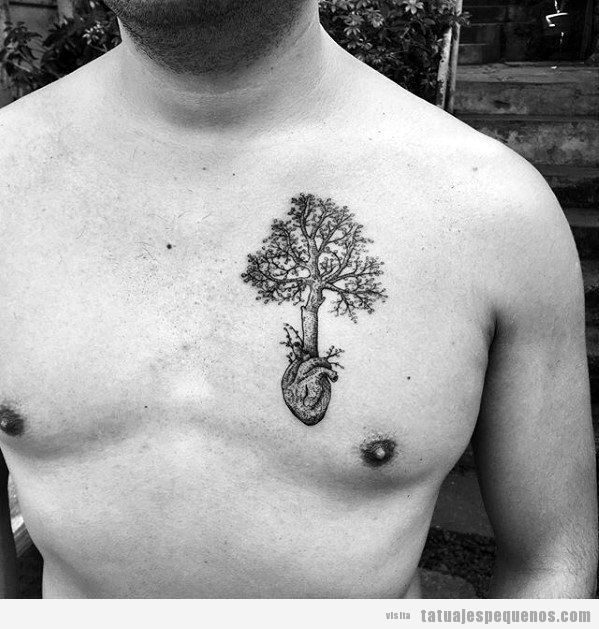 Tatuajes pequeños en el pecho originales para hombres, corazón y árbol