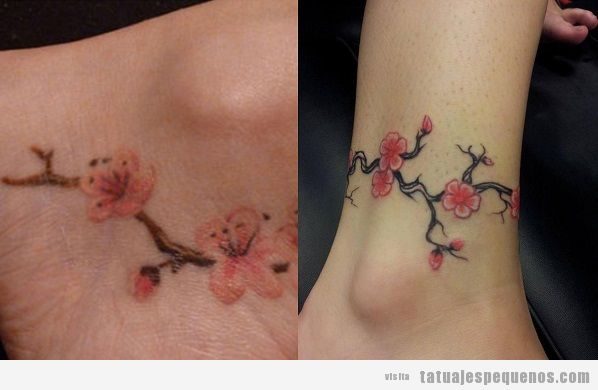 Tatuajes pequeños en el tobillo, flores de cerezo