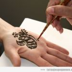 Tatuaje temporal henna