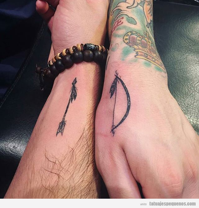 Tatuajes pequeños para parejas, flecha y arco