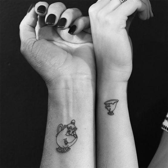 Tatuajes pequeños madre e hija 10