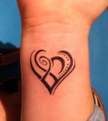 Tatuajes pequeños de amor, corazones 5