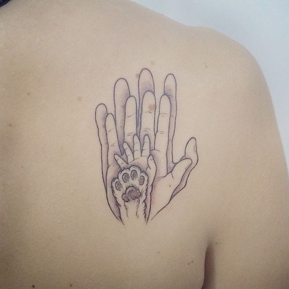 Tatuajes pequeños familia huellas manos