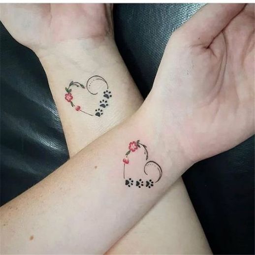 Tatuaje huella perro y corazón