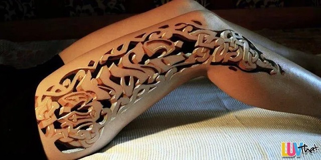 Tatuaje ilusión óptica de piel de madera