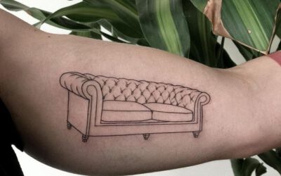 10 Tatuajes pequeños de sofás: una idea rara pero original