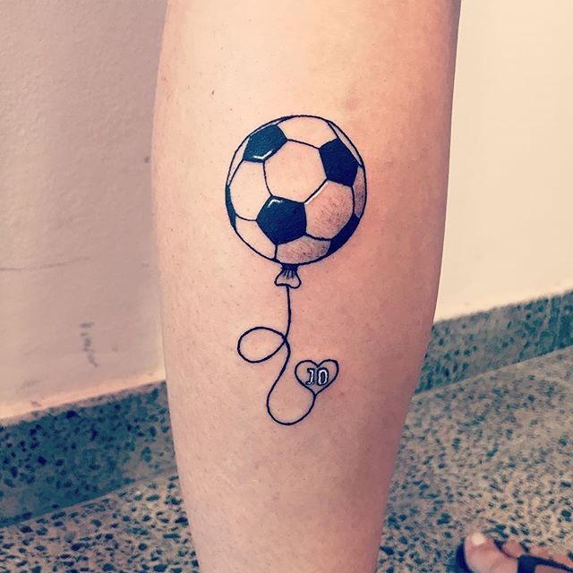 Tatuaje globo balón de fútbol